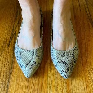 Snake skin flats. Womens Size 7.5